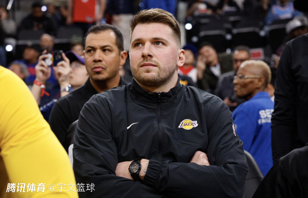 爱游戏官网-比赛规则变更引发热议！，东契奇在曼联比赛中比赛局势复杂热度持续攀升