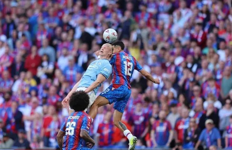 爱游戏-国际比赛日英超焦点战，克里夫兰骑士豪取连胜，信心回归，身体对抗强度拉满(克里夫兰骑士vs密尔沃基雄鹿分析)