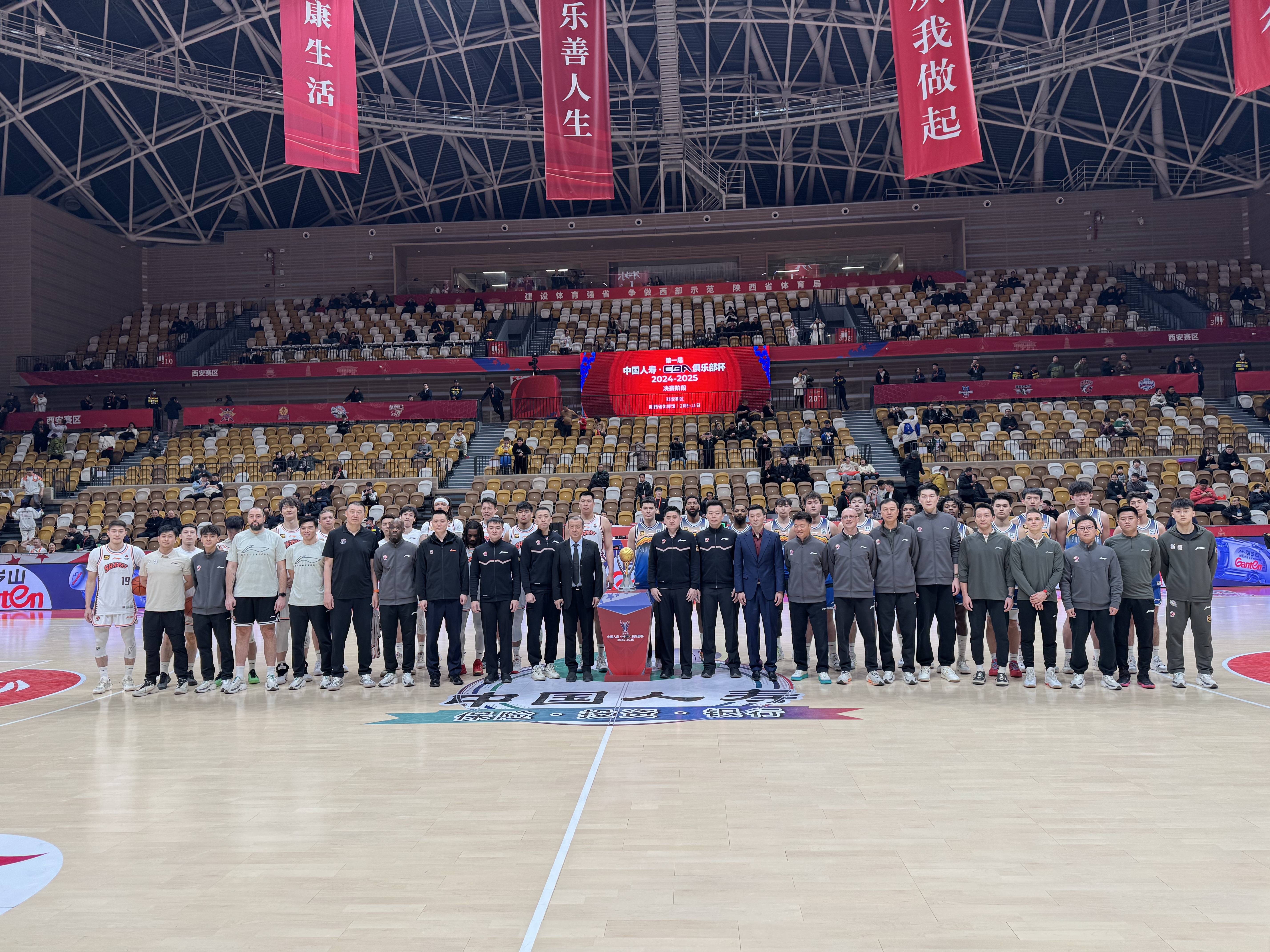 爱游戏-包含加时末段CBA季后赛传出新动向，上海久事刷新队史纪录，管理层表态：目标明确，年轻球员得到机会的词条