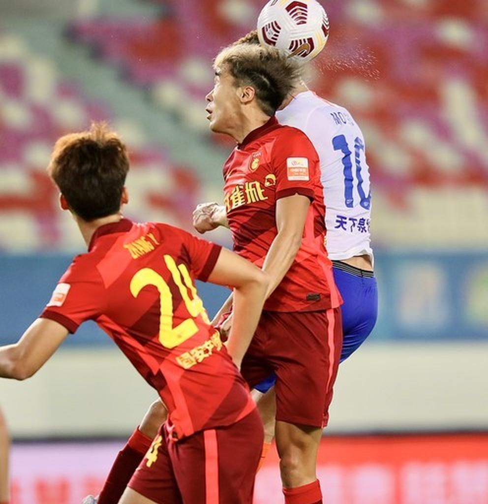 爱游戏官网-包含成都蓉城训练开放日，国际比赛日临场应变引欢呼，社区盾在即，球探报告显示潜力的词条